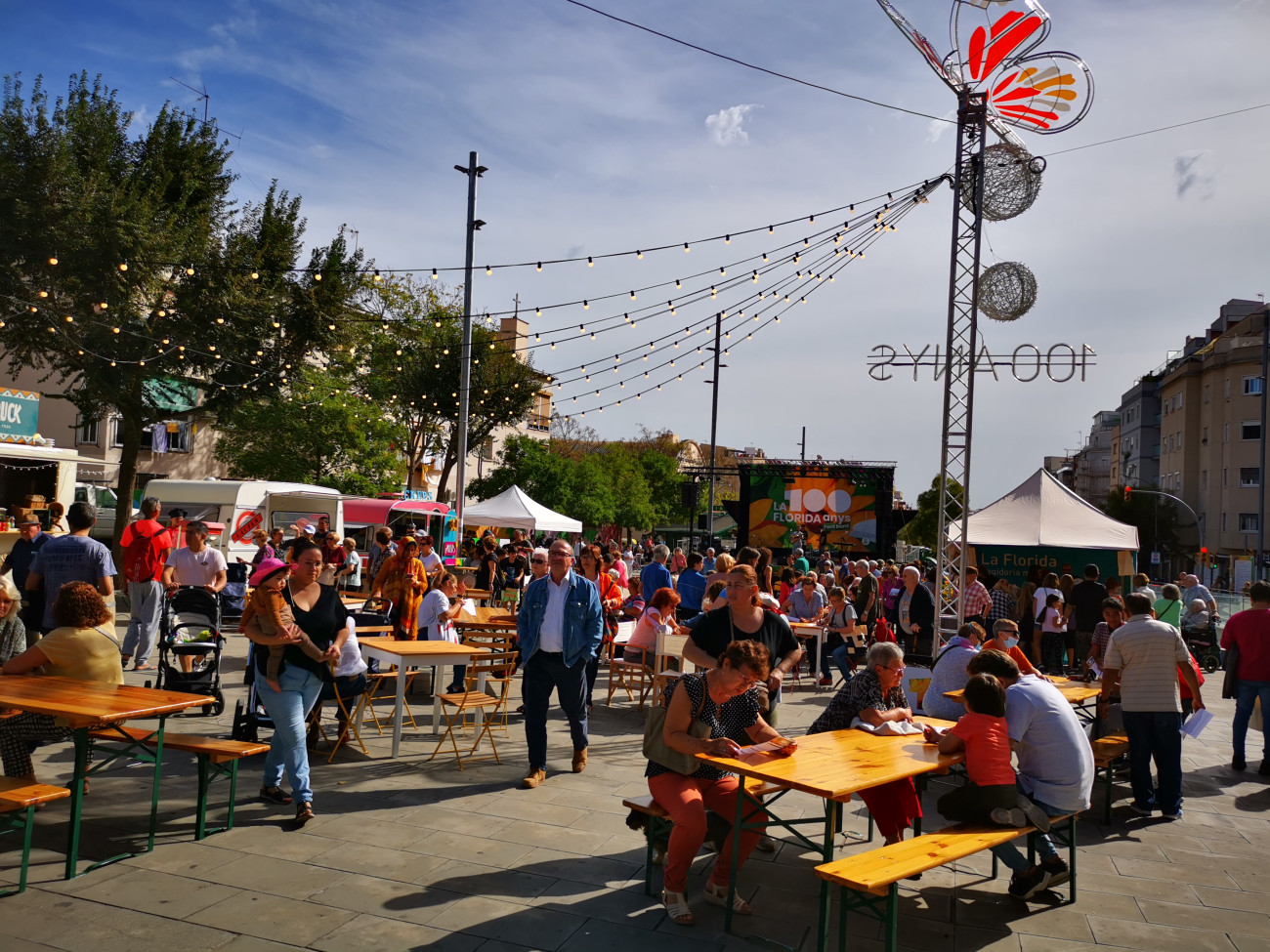 Celebració del centenari del barri de La Florida a l’avinguda Primavera