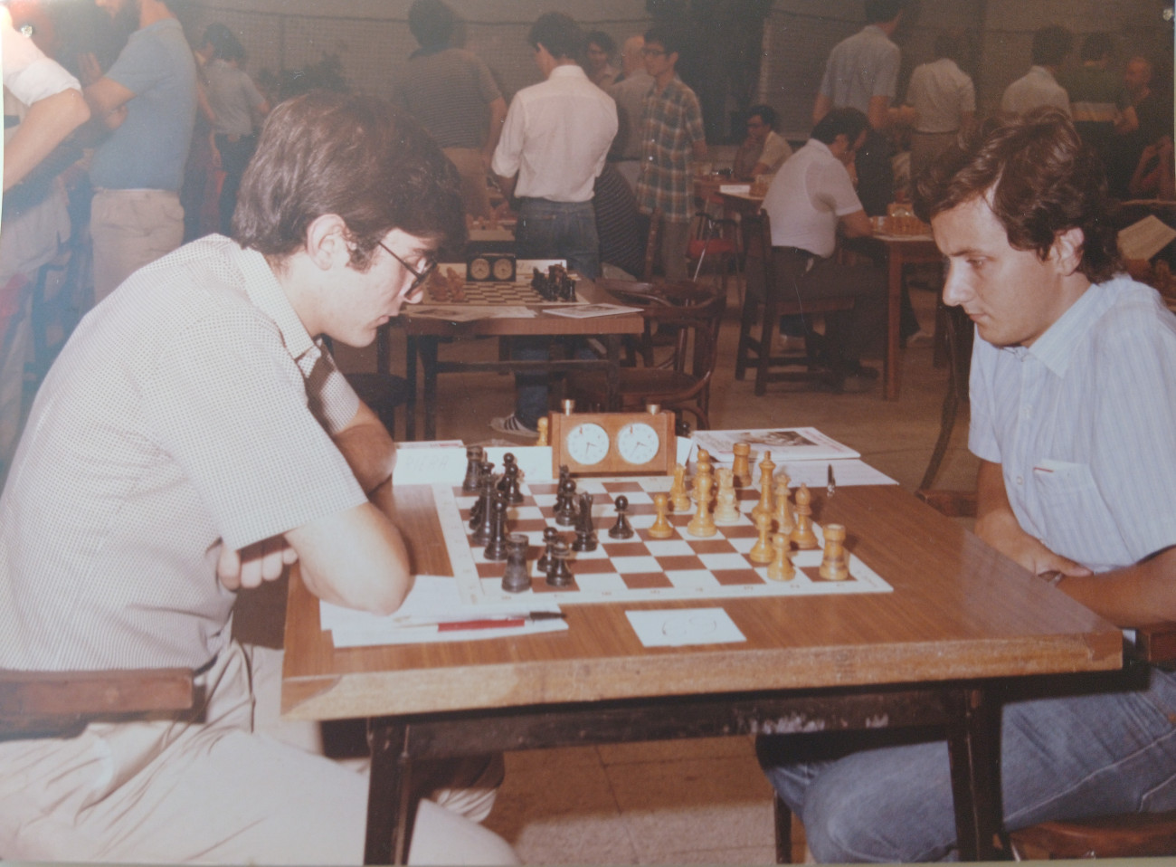 Imatge d’una partida d’escacs d’un jove Jaume Riera