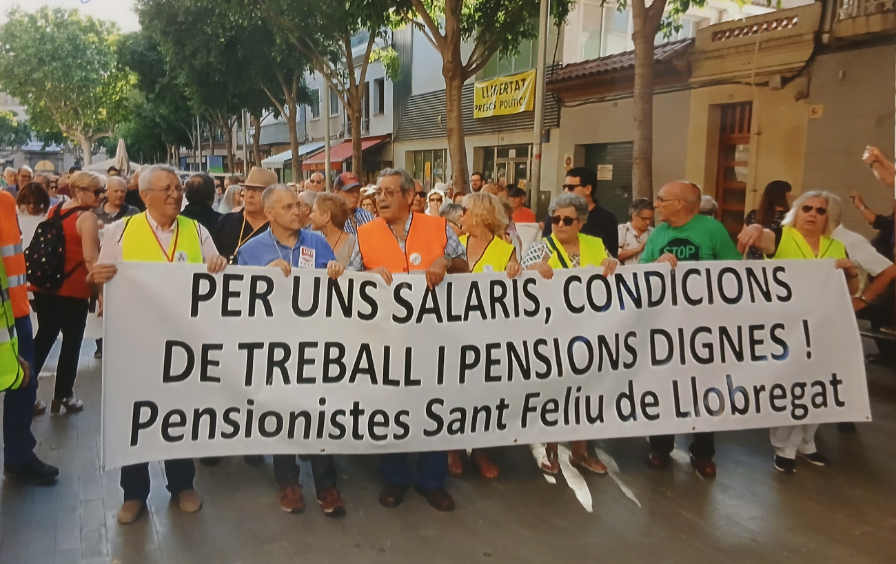 Manuel Guerra encapçalant una manifestació a Sant Feliu, població on va arriba a ser regidor municipal