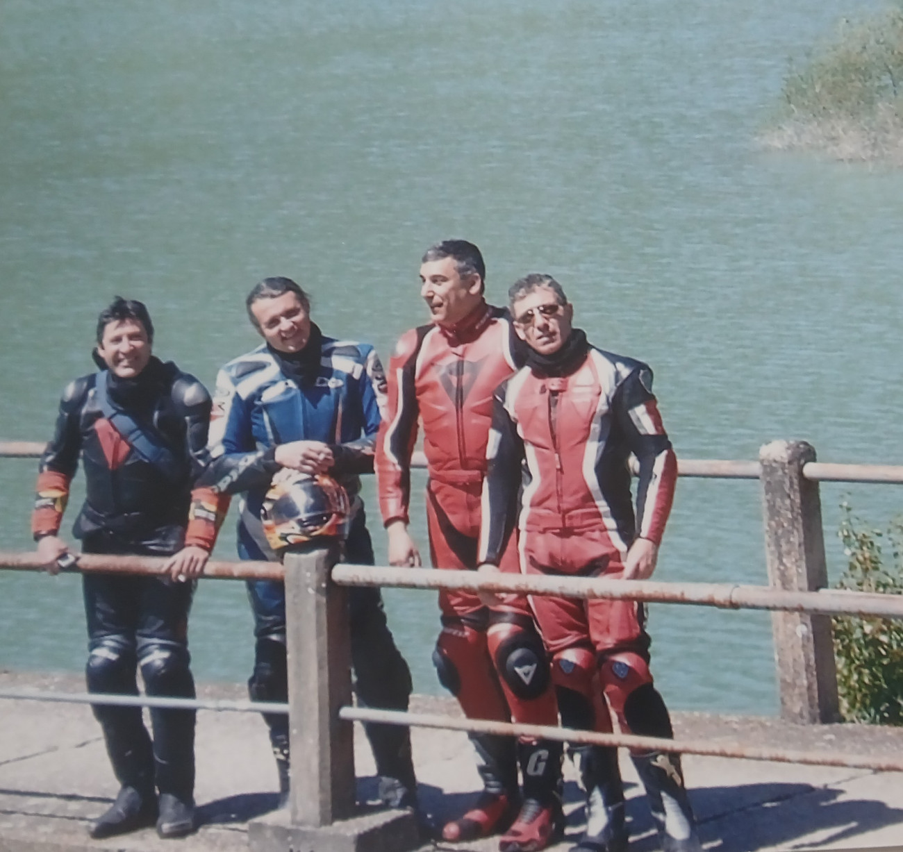 Jesús Rodríguez amb un grup d´amics després d´haver sortit a fer una ruta en moto