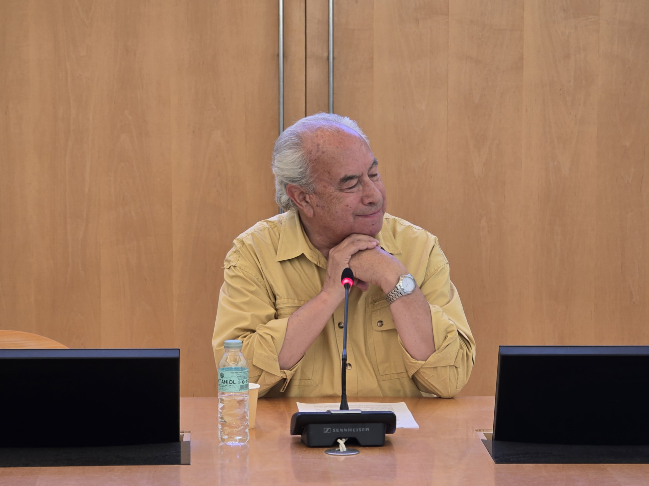 En opinió del filòsof i sociòleg, el nou paradigma ho representen, entre altres, Eduardo Mendoza, Clint Eastwood, Isidro Fainé, Micky Jagger o Isabel Allende