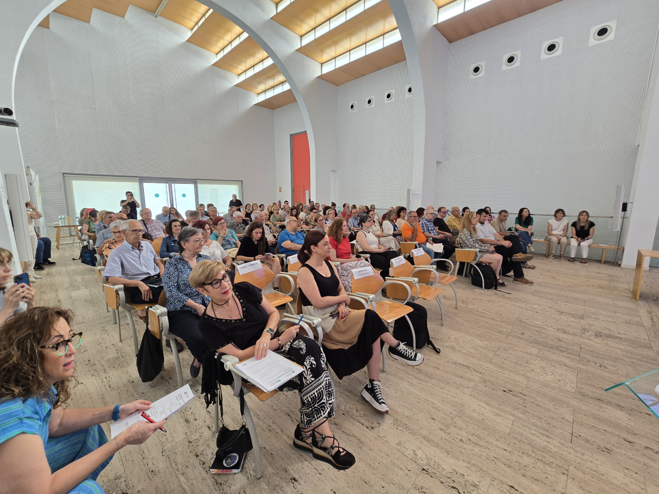 : Aspecte del públic que va omplir l’auditori del Consell Comarcal del Baix Llobregat durant la commemoració del 30 aniversari de la constitució del Consell Consultiu de la Gent Gran de la comarca