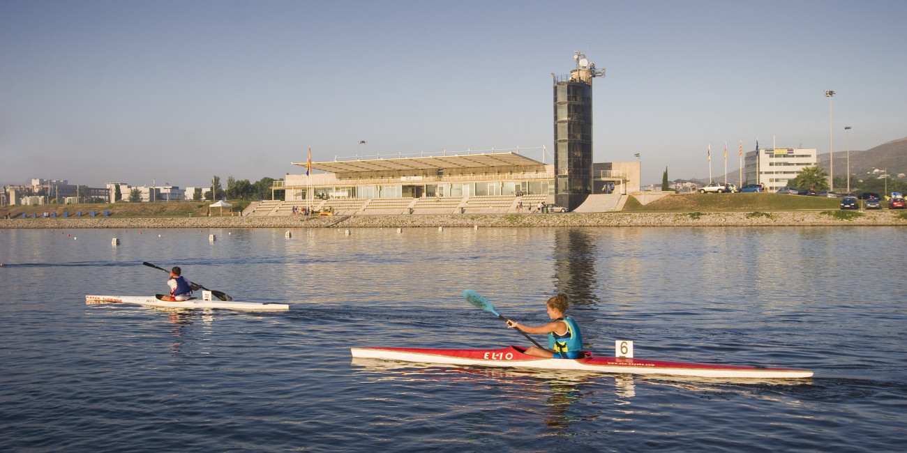 Lloguer de caiac amb rem al Canal Olímpic de Catalunya