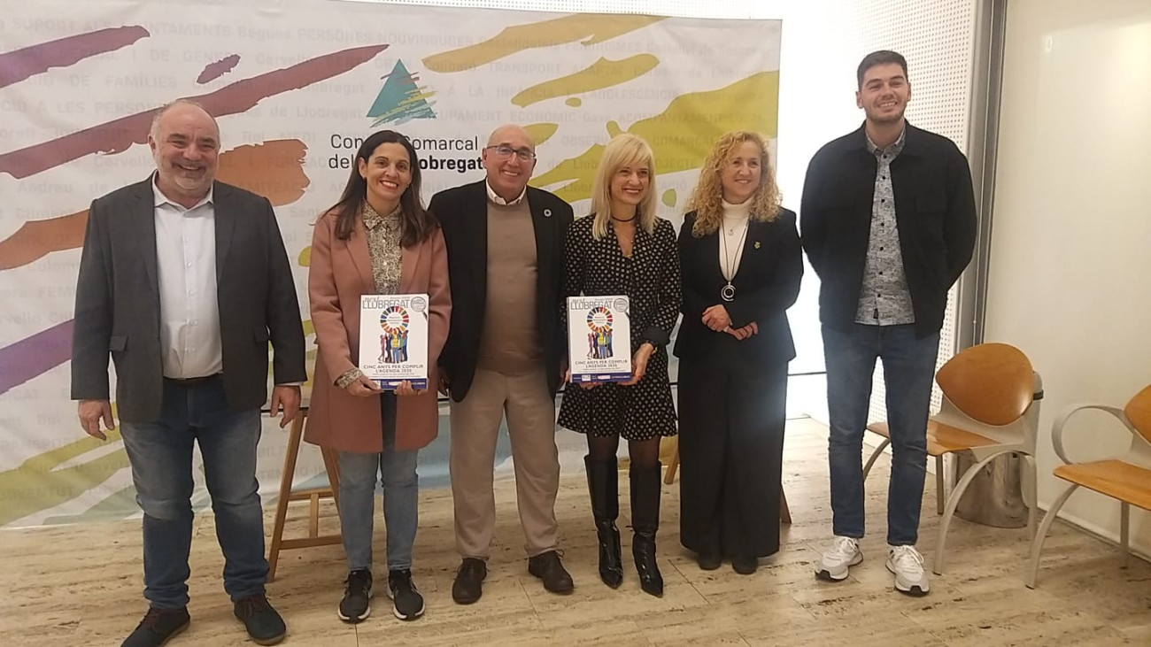 Presentació amb consellers comarcals i Pilar Díaz