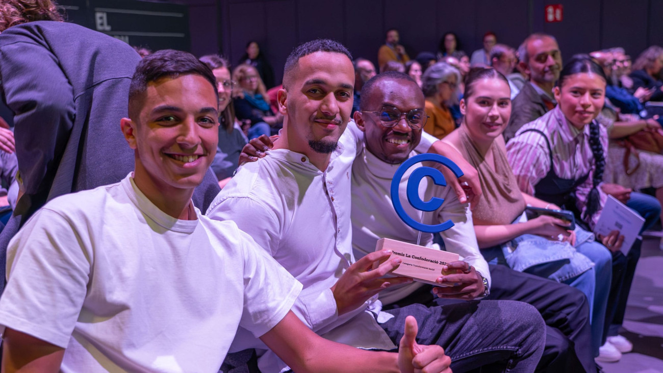 Moad, primer per l´esquerra, amb els companys que van rebre un premi