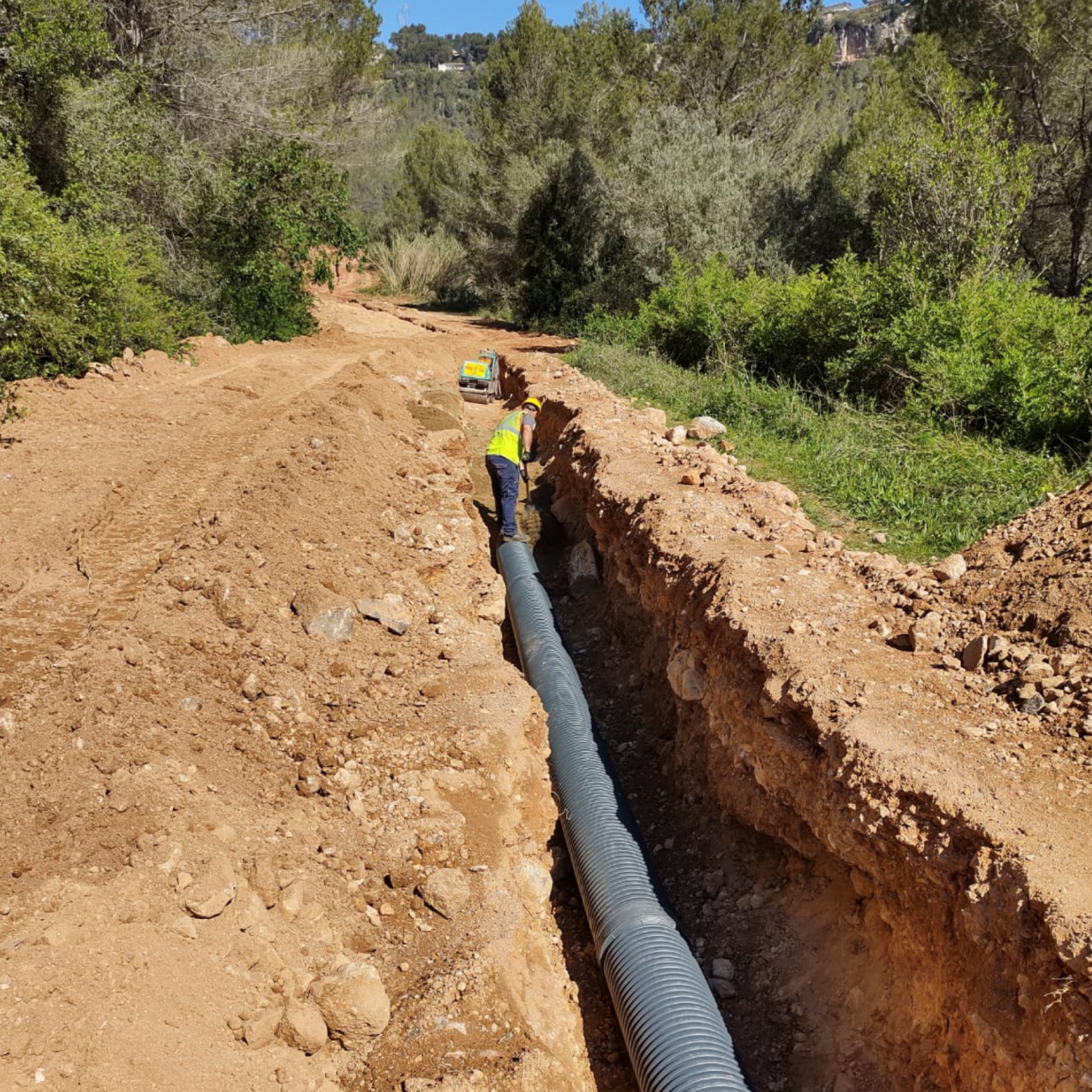 Imatge de Cervelló durant les obres de l´any 2023 per connectar  la xarxa de sanejament d’aigües dels col·lectors de la zona del Torrent Fondo
