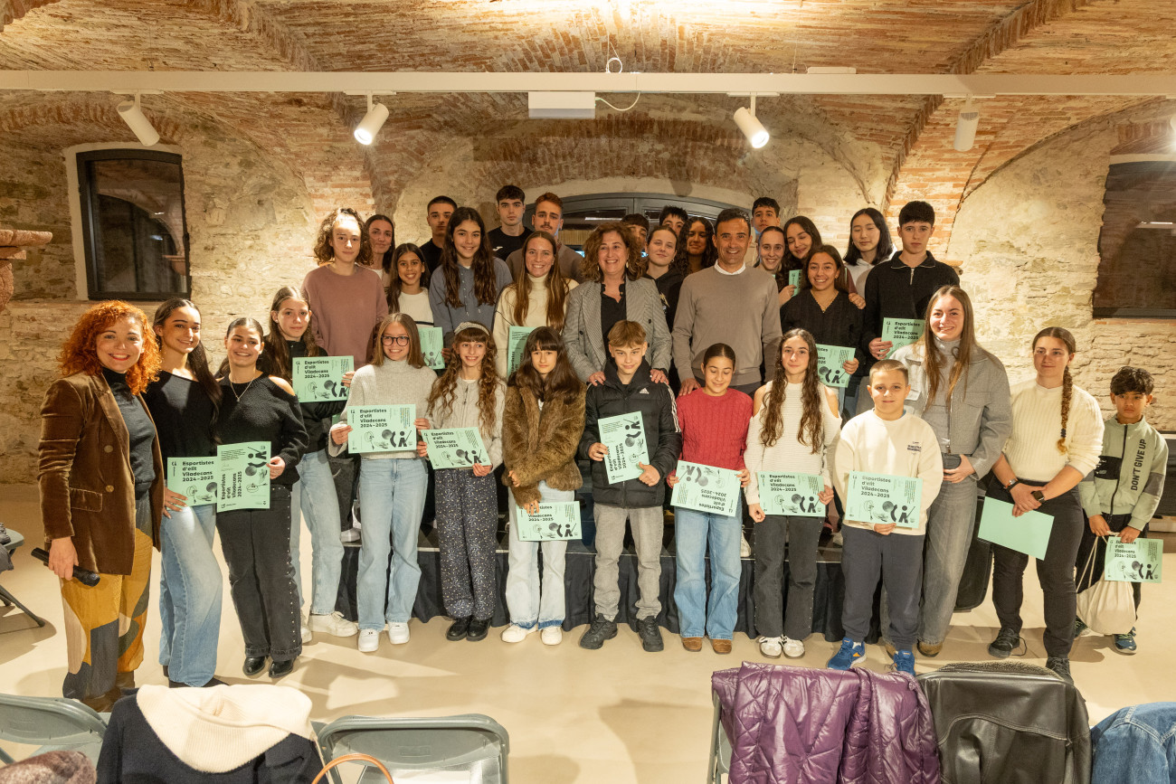 Mig centenar d’esportistes destacats de Viladecans reben ajuts municipals