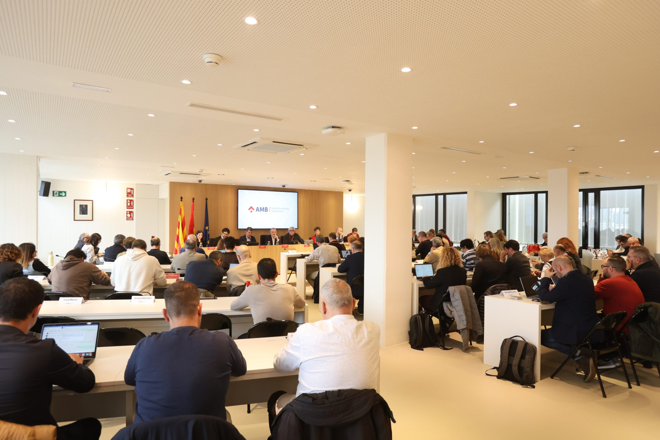 El PDUM advoca per un territori metropolità policèntric, entenent el policentrisme com una xarxa de centralitats distribuïdes, connectades i complementàries