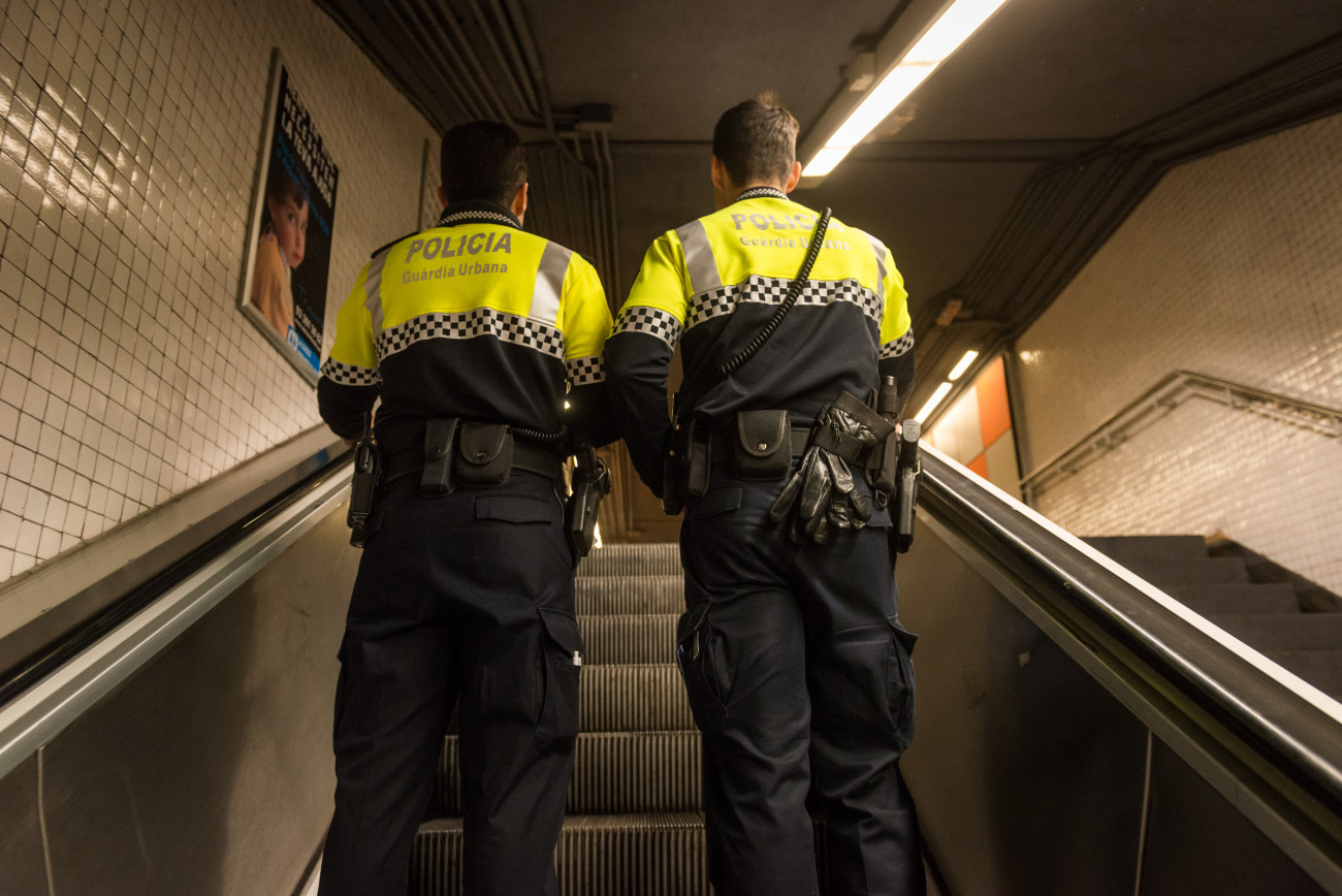 Guàrdia Urbana al metro