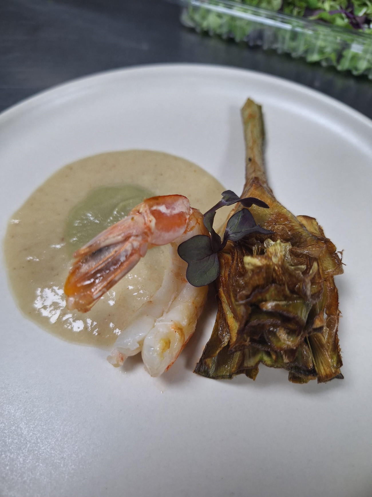Péndulo - Alcachofa frita con gamba y crema de cardo y alcachofa