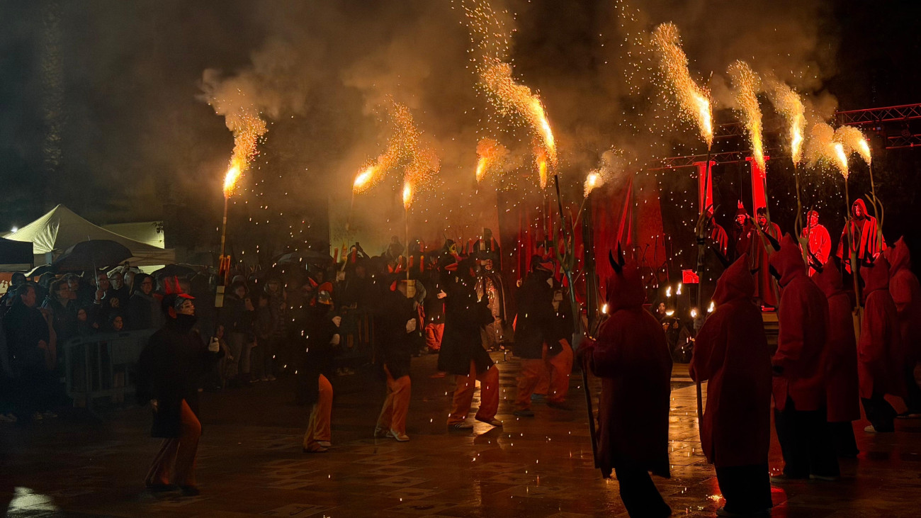 Baile de las furias del infierno a cargo de Diables de Esparreguera