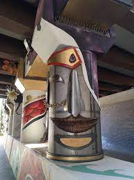 Detalle de una de las pinturas en el puente de la Riera Blanca