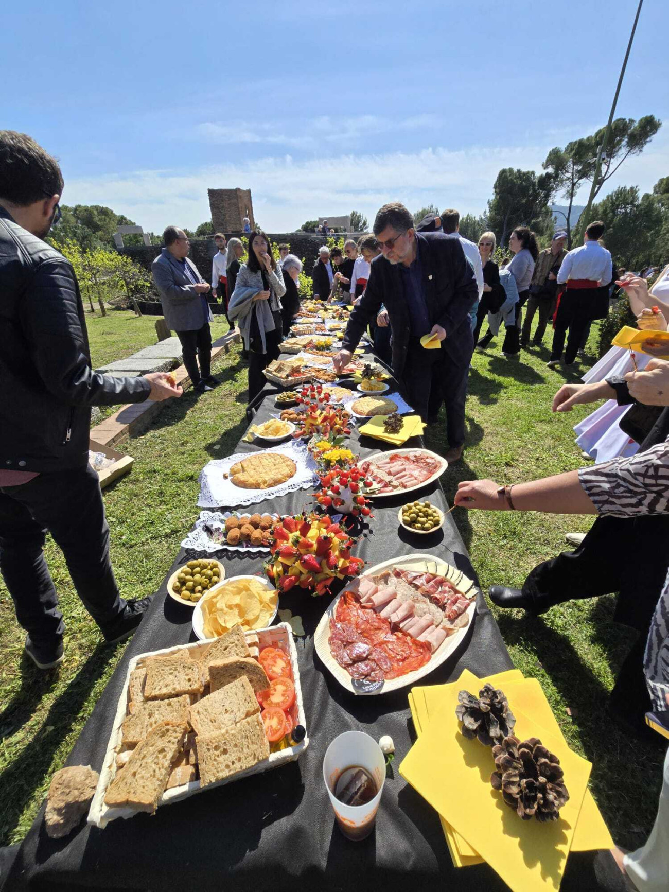 Completo cóctel que fue regado con vermut de Reus de la zona donde nació Gaudí (Riudoms)