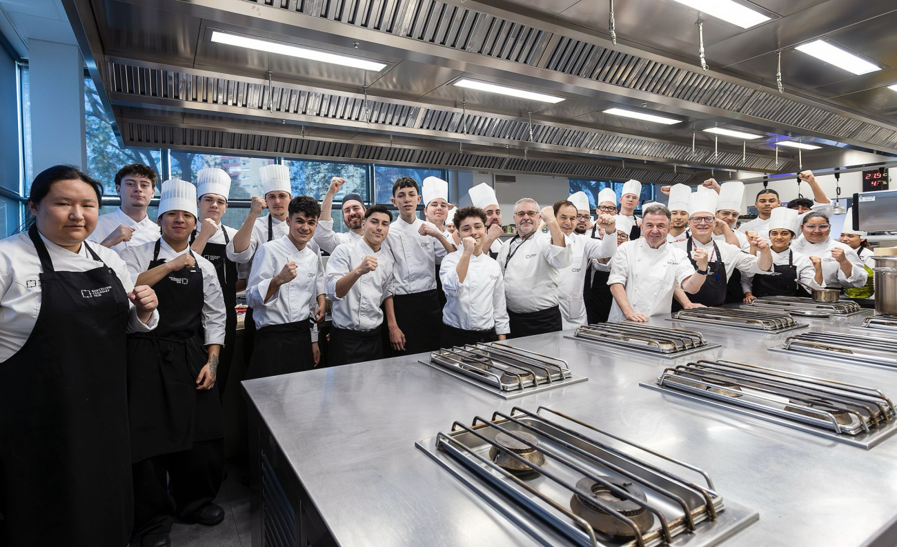 El chef Martin Berasategui amb el seu equip