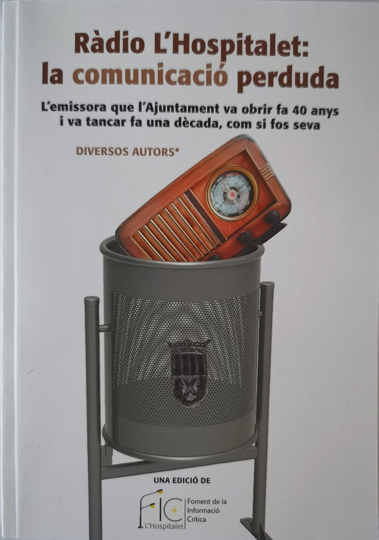Portada del libro editado en 2023 conmemorativo del 40 aniversario del nacimiento de Ràdio l’Hospitalet y de la década de su cierre