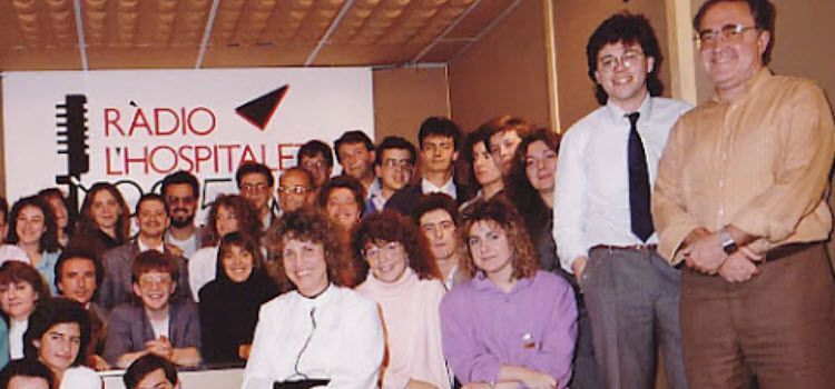 Imagen de los años 80. Alex Salmón, que aparece el segundo por la derecha, entonces jefe de programas, ahora forma parte del Consejo Consultivo de los Medios de Comunicación Municipales, al igual que el autor de esta información.