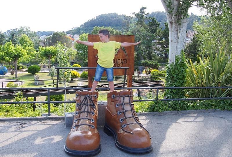 Los niños se sienten Guilliver en el país de Liliput, gigantes entre mortales