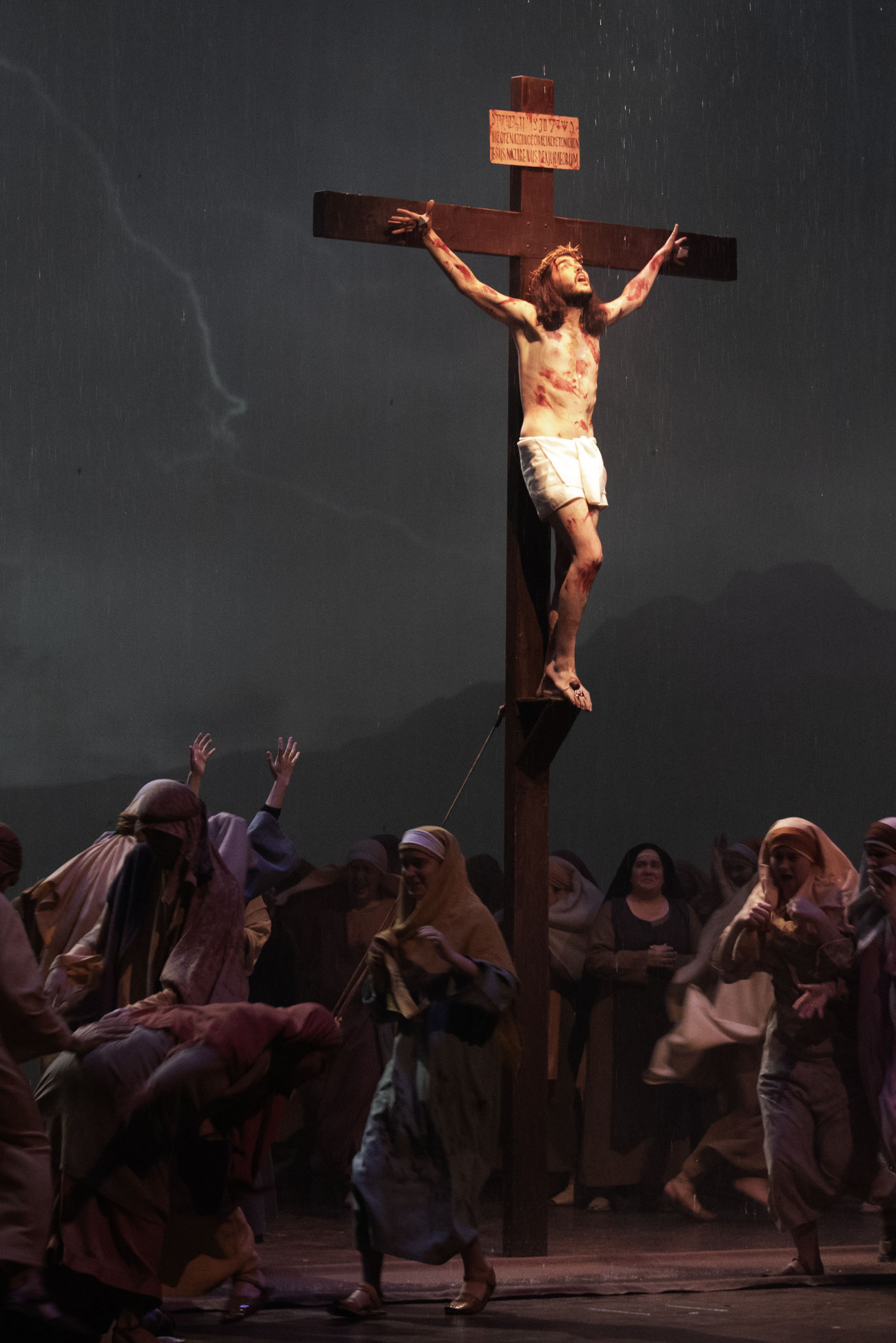  Pell de gallina durant la Crucifixió i la Llançada. Foto del Grup Fotogràfic La Passió