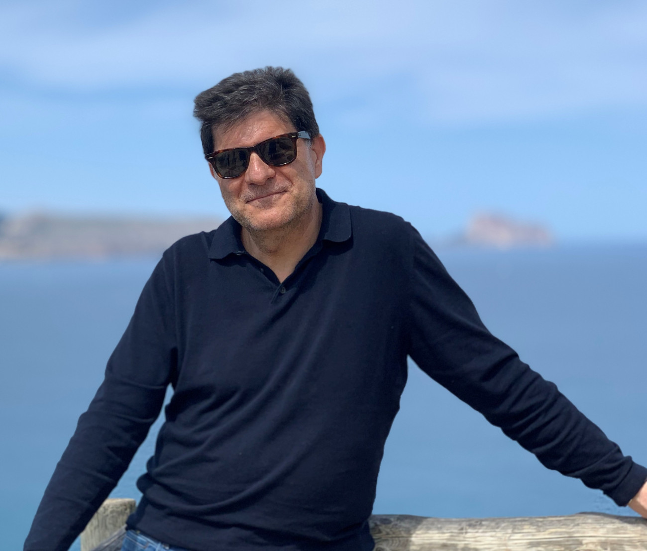 Juan Carlos Padilla, metge pneumòleg i humanista alacantí que amb el Premi Vallirana publica el seu cinquè llibre