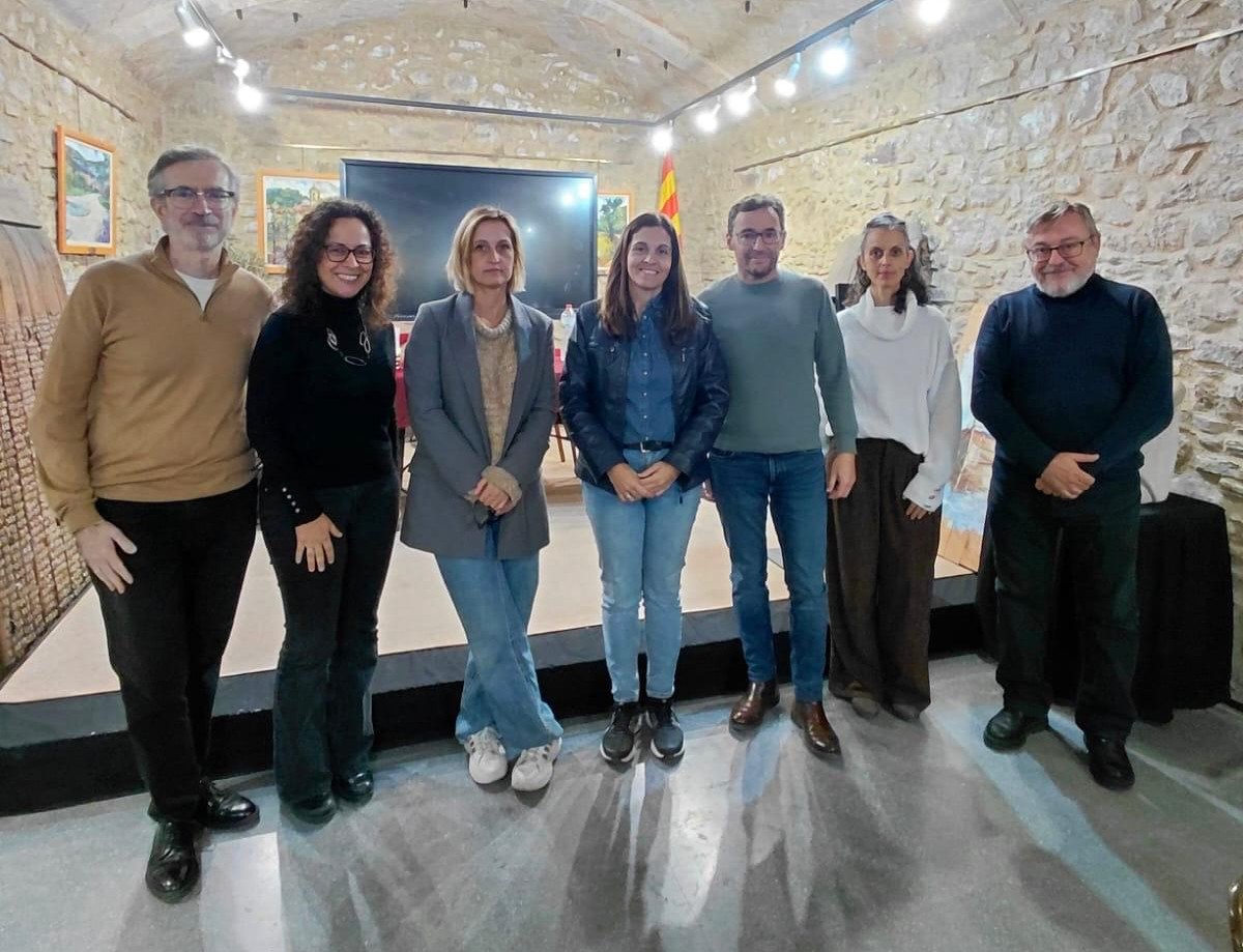 Reunió del jurat presidit per l’alcaldessa Eva Martínez Morales i integrat per Eva Cañadas, Aureli Vázquez, José Ángel Martos, Eva de Javier i Ana Basanta, i de secretari el regidor Jordi Urrea