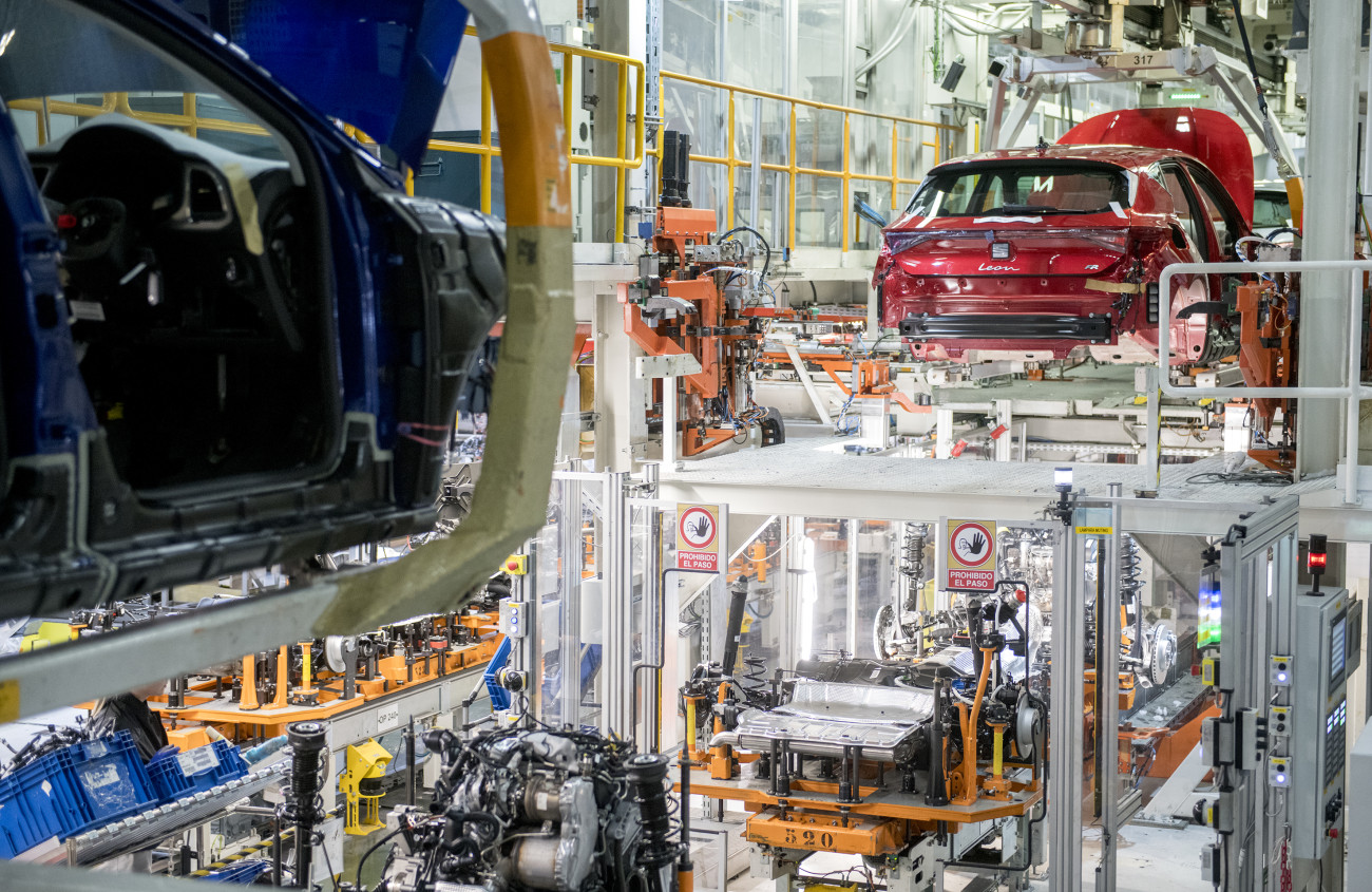 La intensiva robotización de la planta de Martorell resulta atractiva para la industria de Defensa en el actual panorama geopolítico