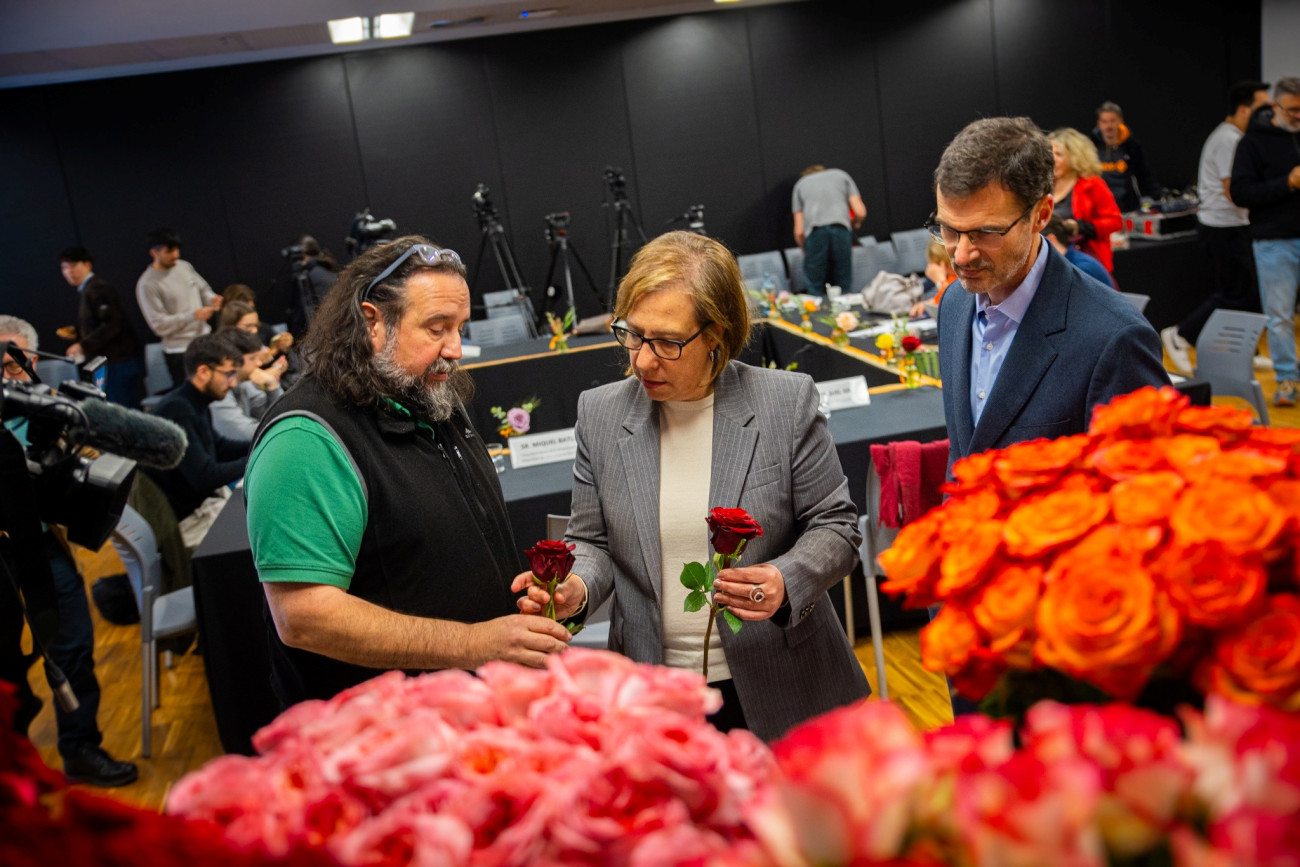 Los 7 millones de rosas que se venderán estos días en Cataluña se distribuyen desde Mercabarna-flor.