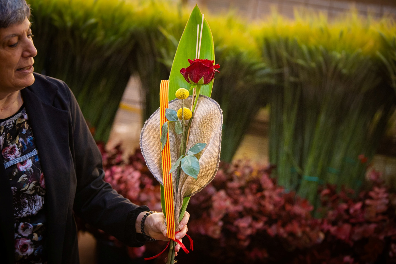 Sant Feliu es la ciudad de las rosas y en Sant Jordi calienta motores de cara a su fiesta de la rosa del 8 al 10 de mayo.