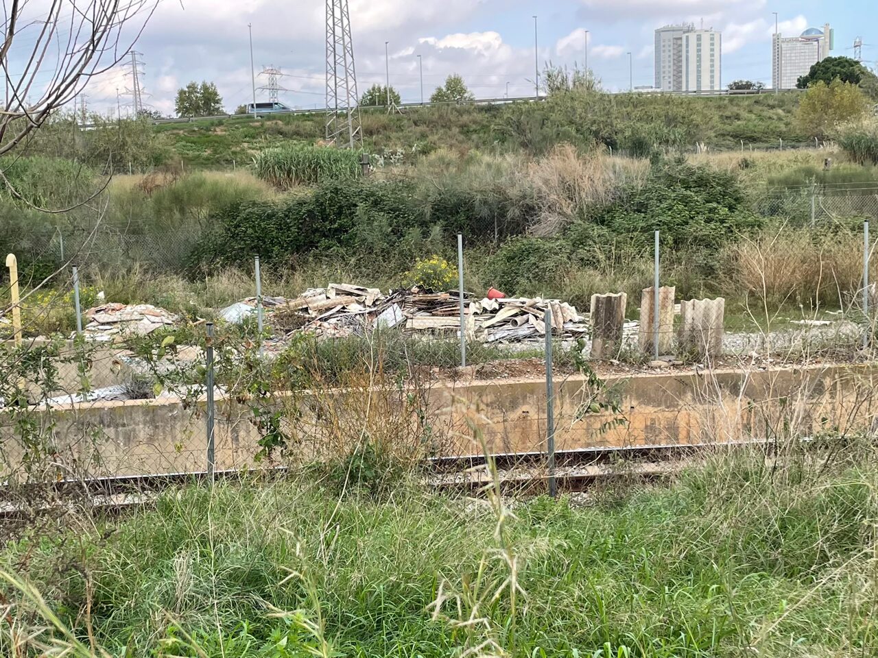 La ribera hospitalenca del Llobregat no és fàcilment accessible i acostuma a ser un lloc on els desaprensius llencen brossa