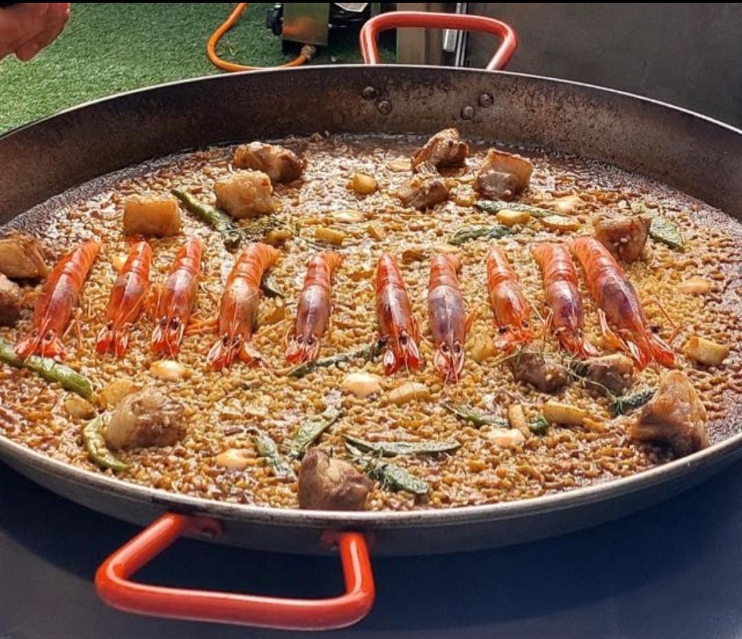 El arroz de denominación de origen Castelldefels es una marca gastronómica colectiva impulsada por el gremio de hostelería local que se sirve en distintos restaurantes