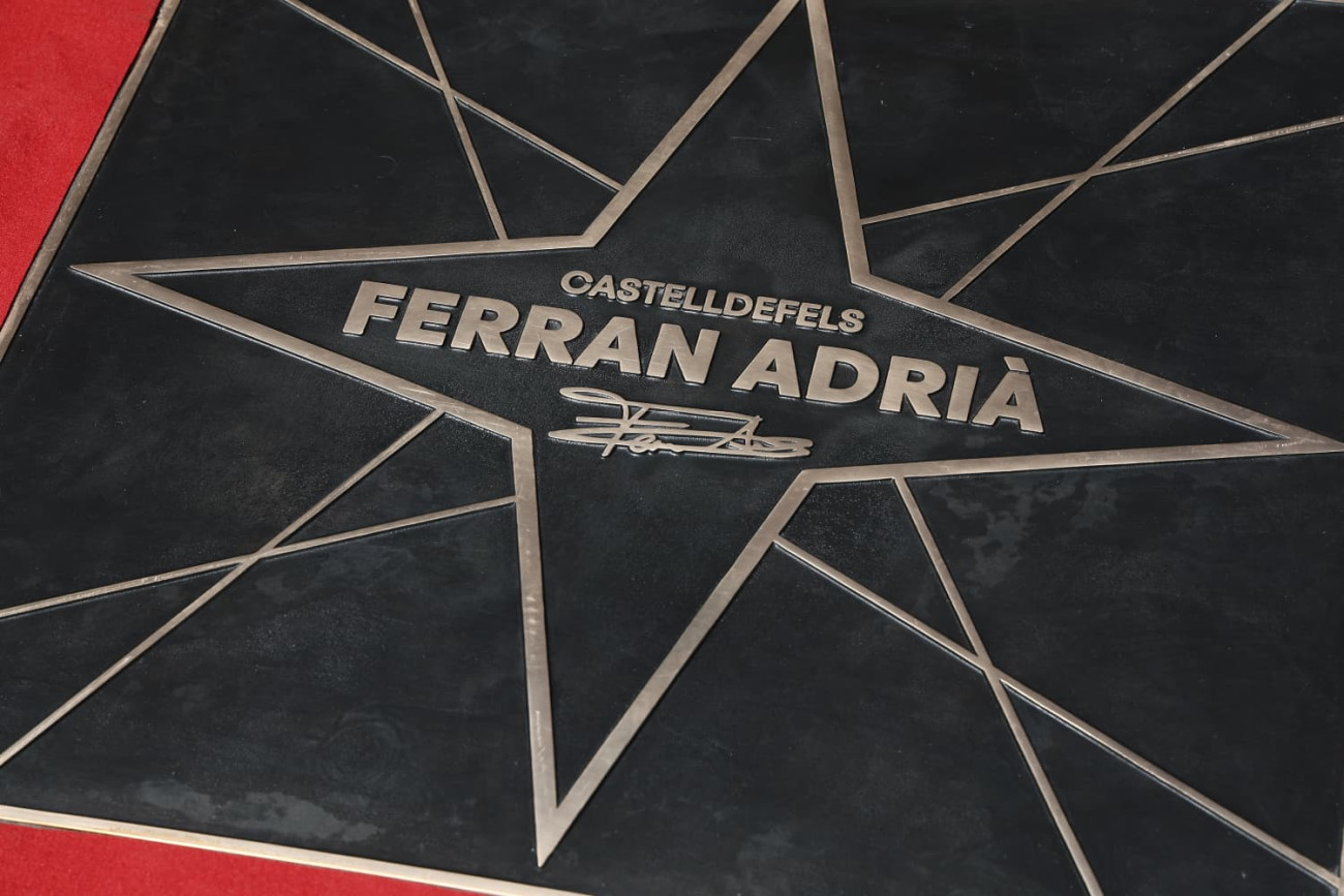 La estrella dedicada a Ferran Adrià en el paseo Marítimo de Castelldefels