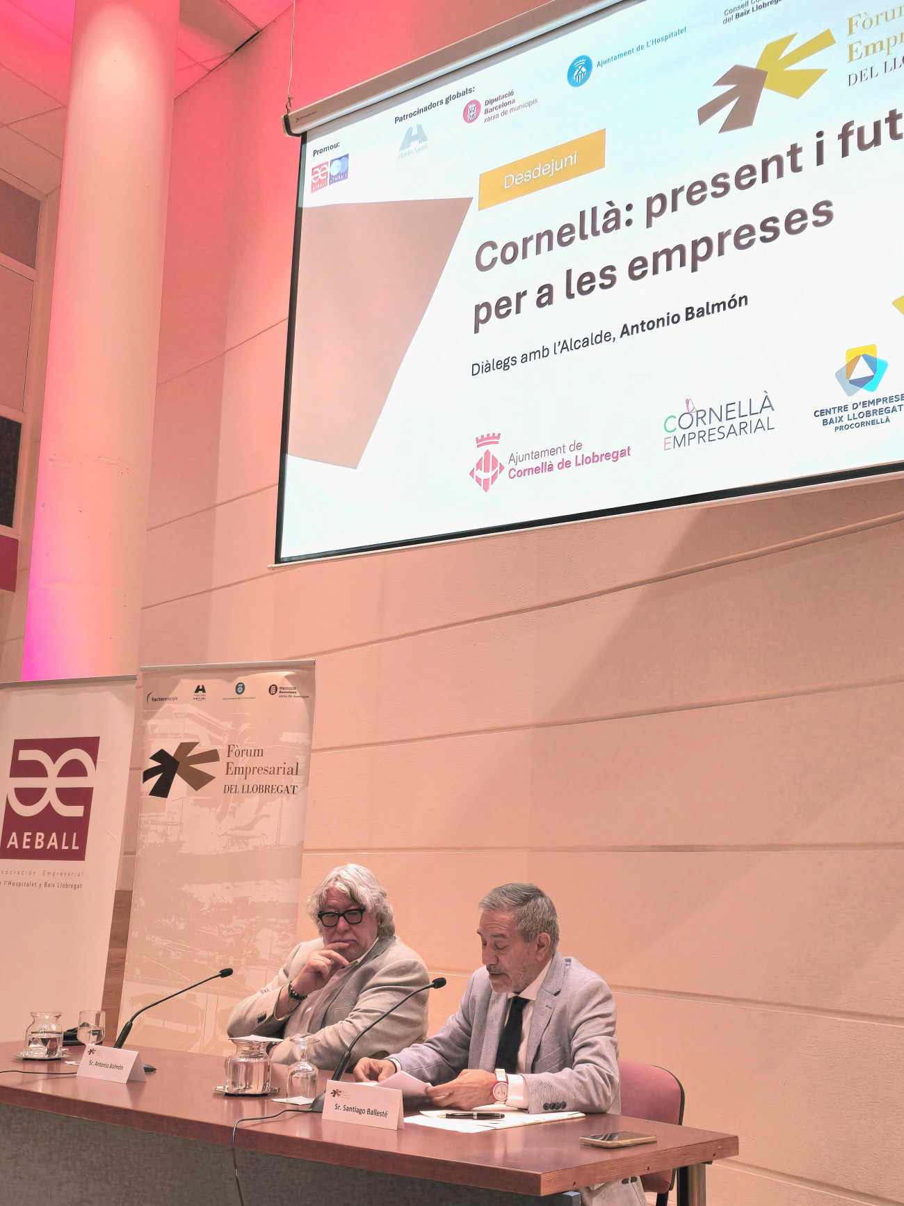 Momento del Foro Empresarial del Llobregat celebrado este miércoles en el Auditori de Cornellà con la participación de Antonio Balmón