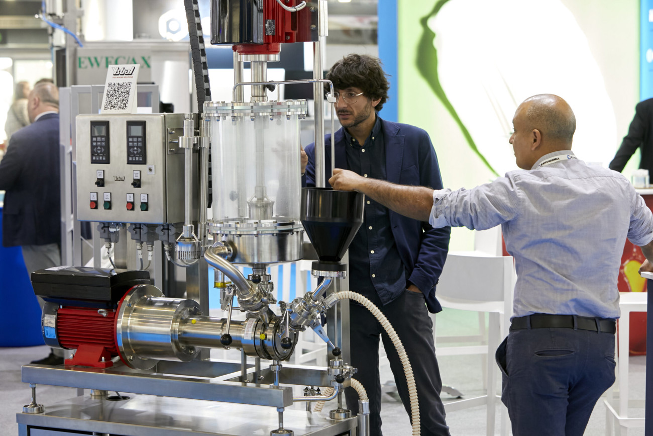 Més de 400 empreses participen aquests dies a l’Hospitalet a Expoquimia per mostrar les seves innovacions