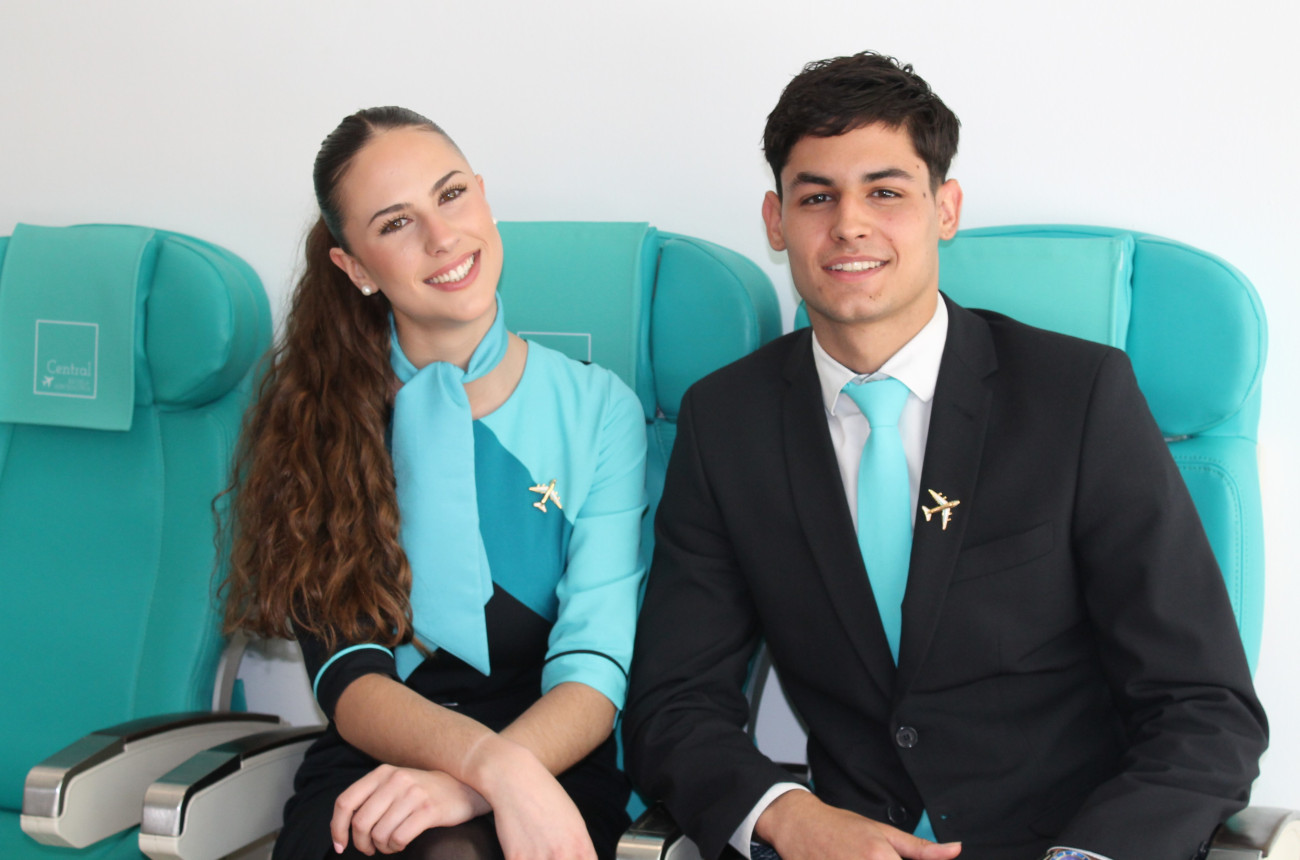Alumnos de Central Escuela de Sant Boi, donde se forman como Tripulantes de Cabina de Pasajeros (TCP)