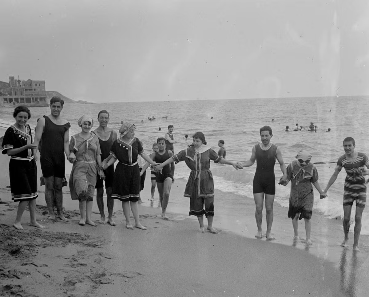 Otra imagen histórica de veraneo en la playa