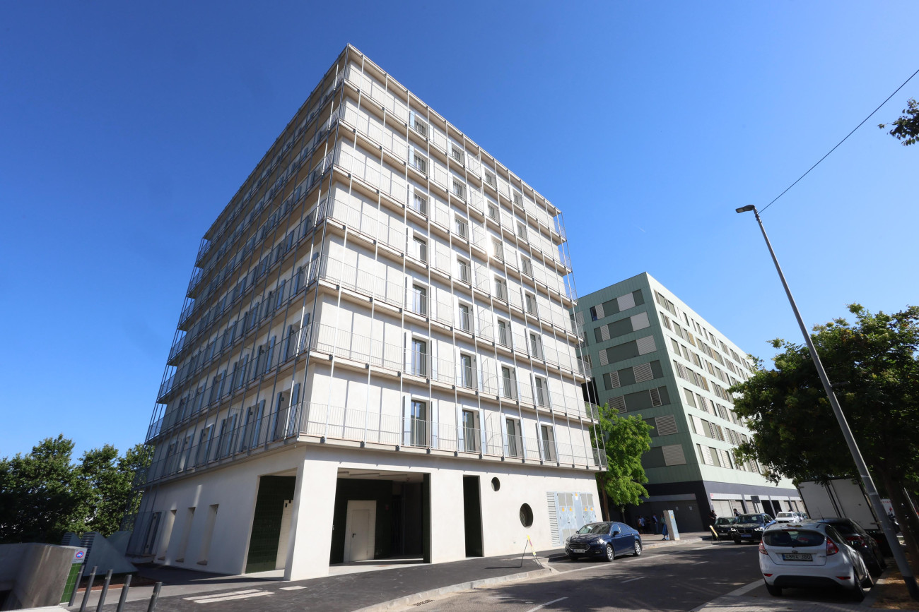  El edificio se ha levantado en la nueva zona Saló Central, donde confluyen dos grandes ejes de la ciudad que son la antigua Carretera C-245 y la Avenida de Josep Mariages