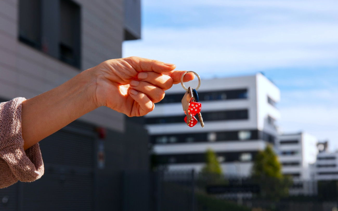 Conseguir una vivienda social o de precio accesible es ya una urgencia social para jóvenes y personas mayores