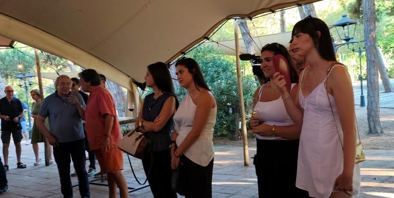 Alguns dels joves periodistes que han participat en aquesta obra de periodisme de proximitat