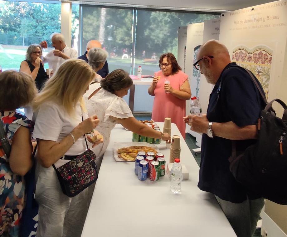  El acto de Esplugues culminó con un refrigerio para los asistentes
