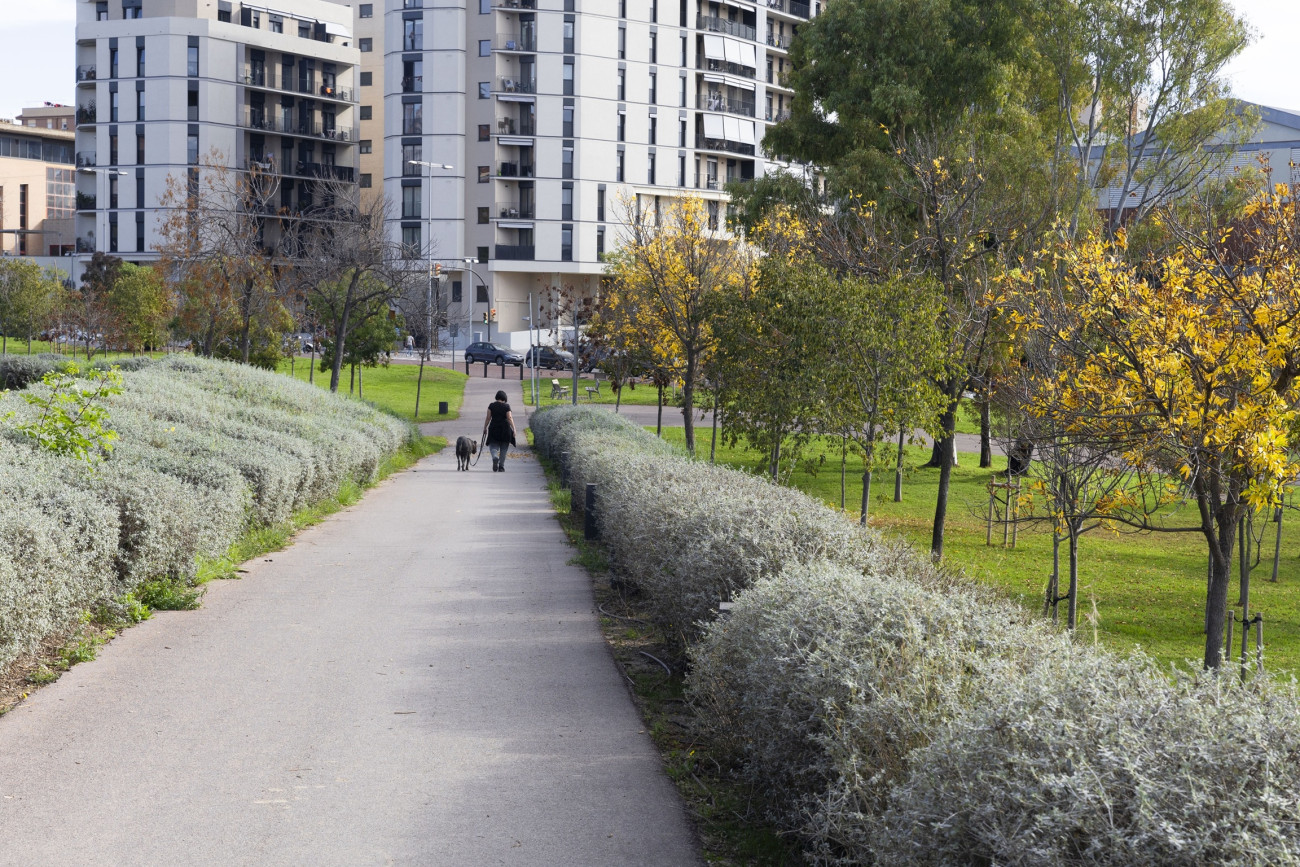 El Parc de la Fontsanta, entre Sant Joan Despí y Esplugues de Llobregat, es un espacio habitual de paseo, deporte y encuentro para la ciudadanía.