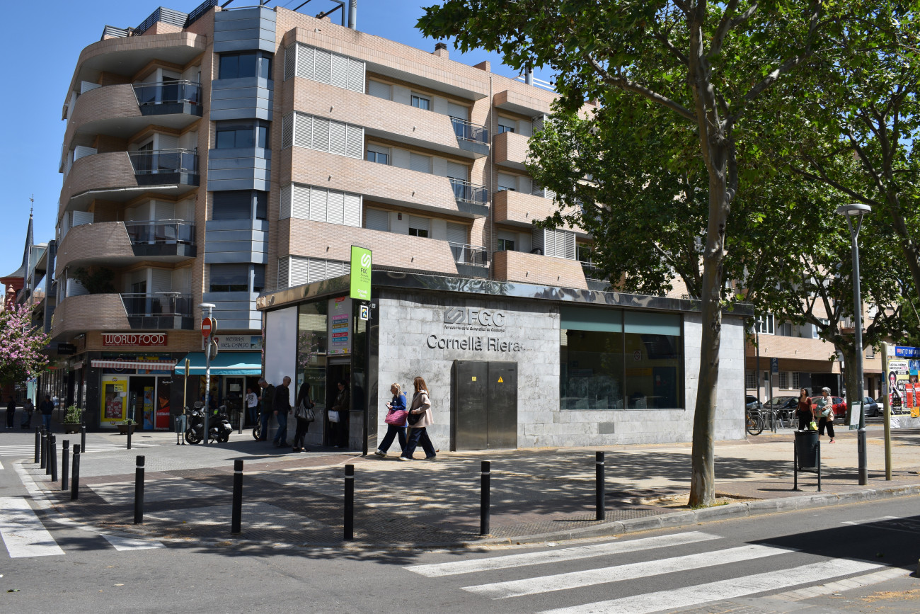 La estación de FGC Cornellà Riera conecta el municipio con Barcelona y convierte la ciudad en un destino accesible para una escapada de proximidad.