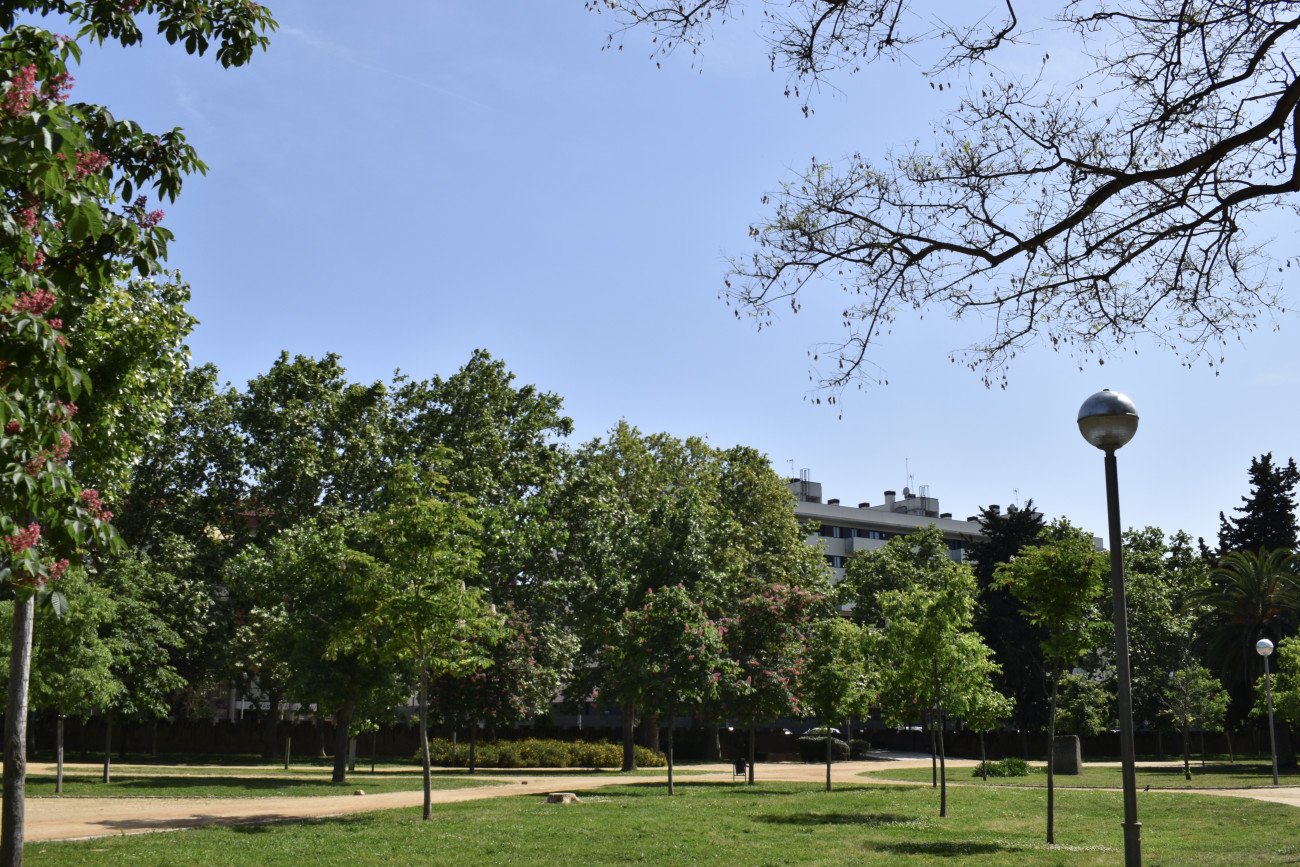 El Parque de Can Mercader ofrece uno de los espacios naturales más amplios y frecuentados de Cornellà durante los meses de verano.