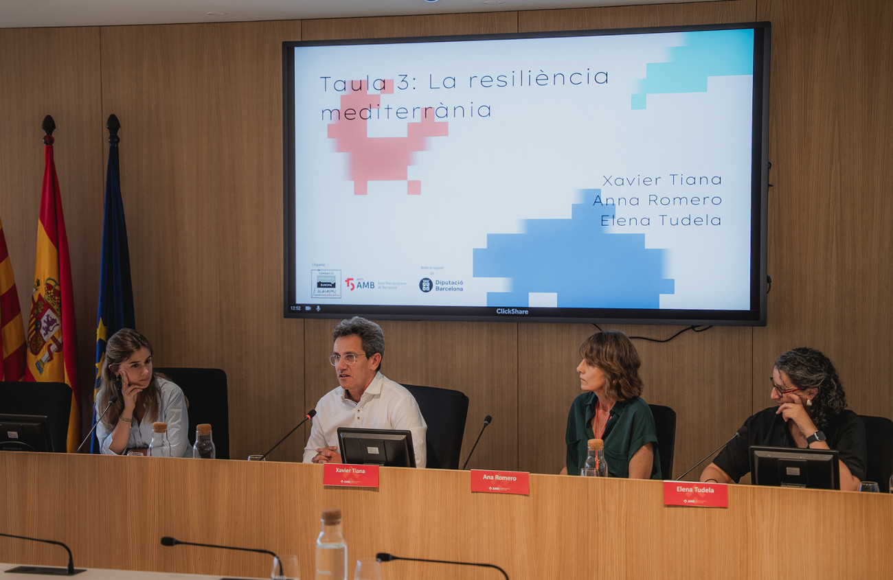 Imatge d’una de les taules de les jornades sobre com combatre la climatologia a l’àrea metropolitana