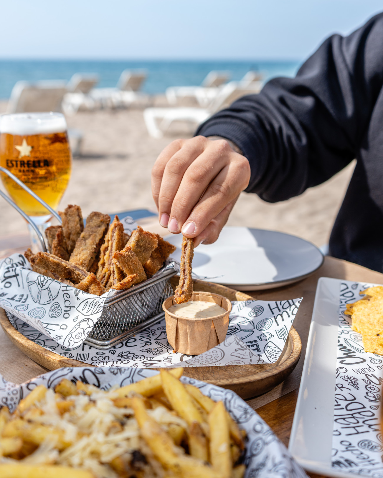 La vida es “chiri” y se disfruta en un chiringuito como Chalito en Castelldefels, todo un clásico