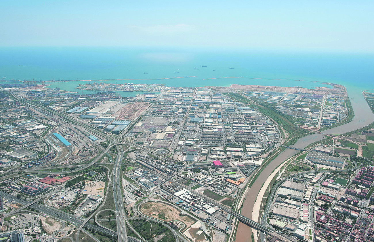  Imagen aérea de los terrenos que pertenecían a l’Hospitalet hasta principios del siglo pasado y que llegaban al mar