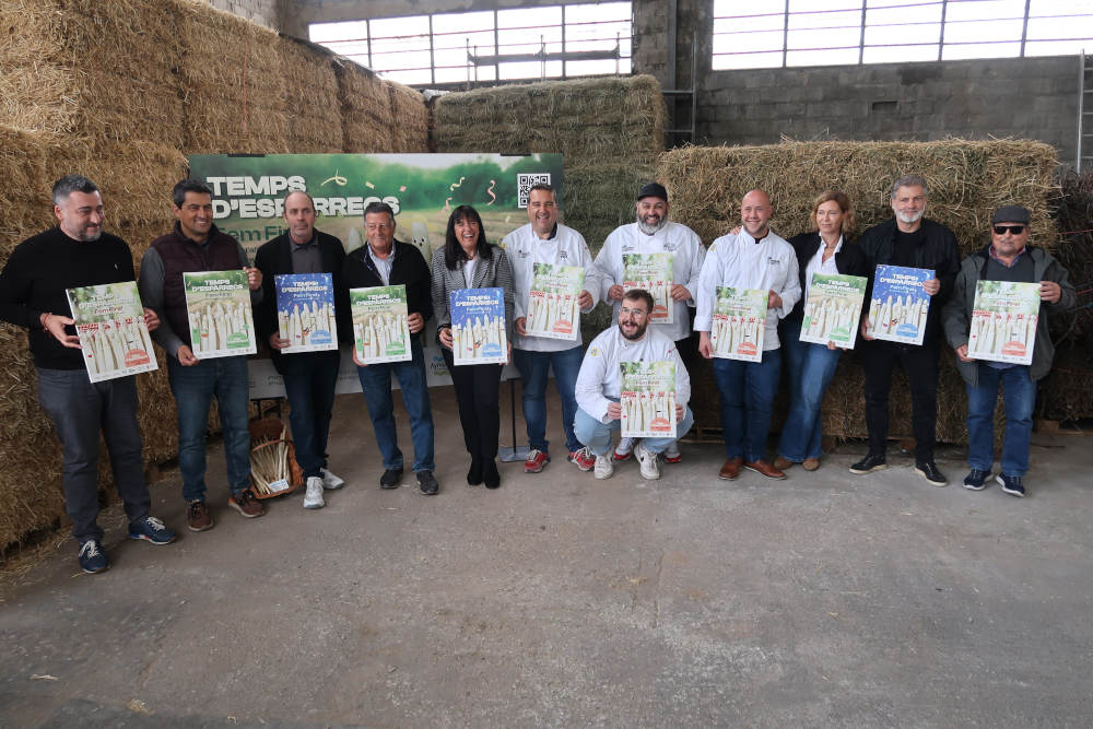 Restauradores de Gavà que han participado en la Feria del Espárrago de este año.