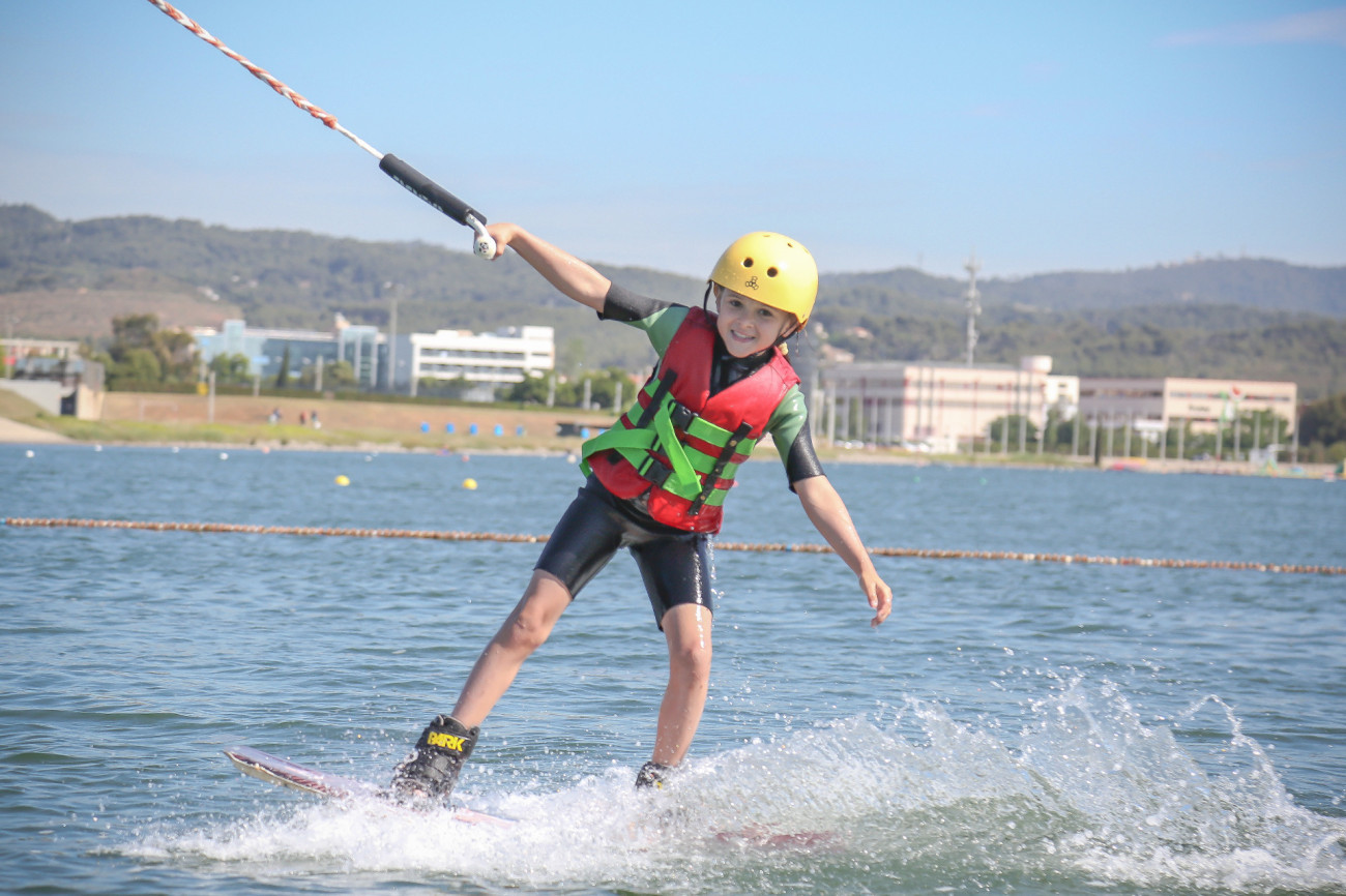 El cable ski és una de les activitats més atractives del Canal Olímpic per a totes les edats