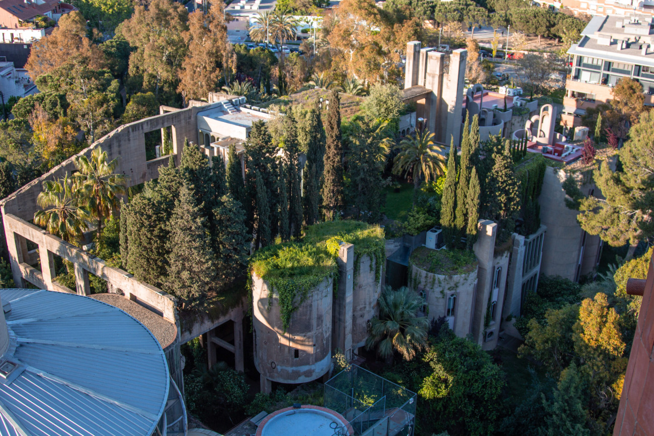 La Fábrica, taller del arquitecto Ricardo Bofill en Sant Just Desvern, un espacio emblemático de la arquitectura contemporánea catalana. Fuente: Turismo Sant Just.