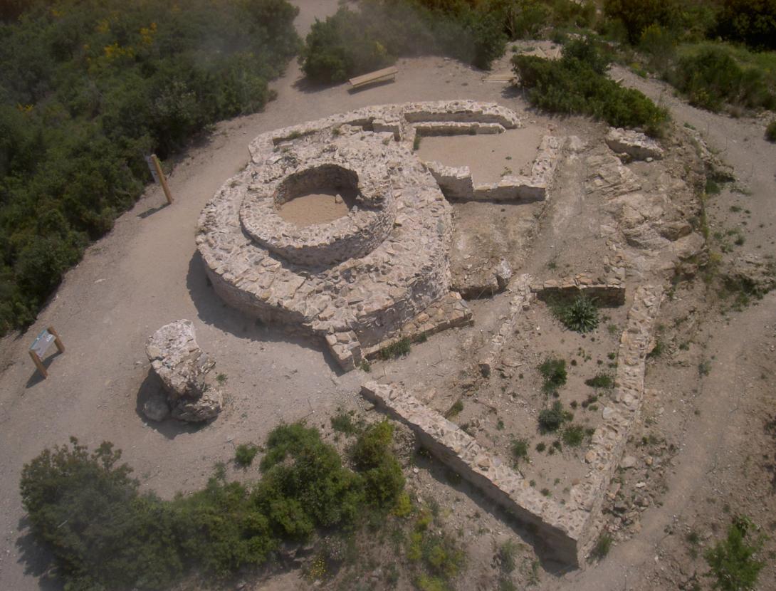 La Penya del Moro en Sant Just Desvern, un enclave natural e histórico con vistas privilegiadas del entorno metropolitano. Fuente: Turismo Baix Llobregat.