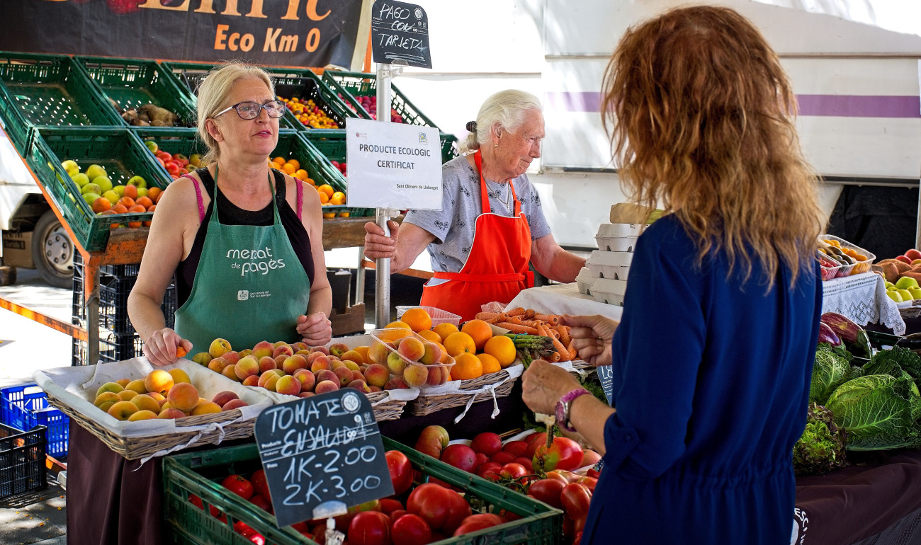 Al territori Llobregat hi ha molts municipis amb mercats de pagès on els agricultors venen directament els seus productes frescos