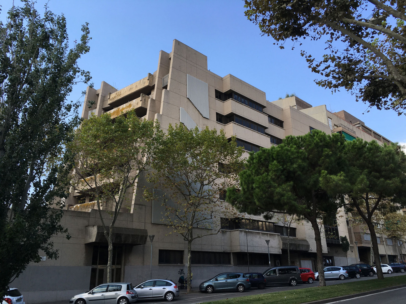Edifici dels antics jutjats de la ciutat on es troba Planeta Formación